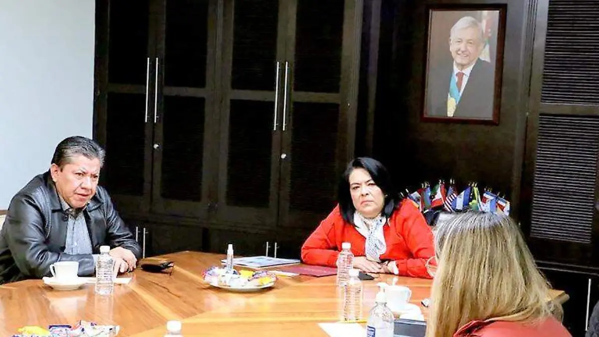 Reunión de David Monreal con la directora nacional del DIF